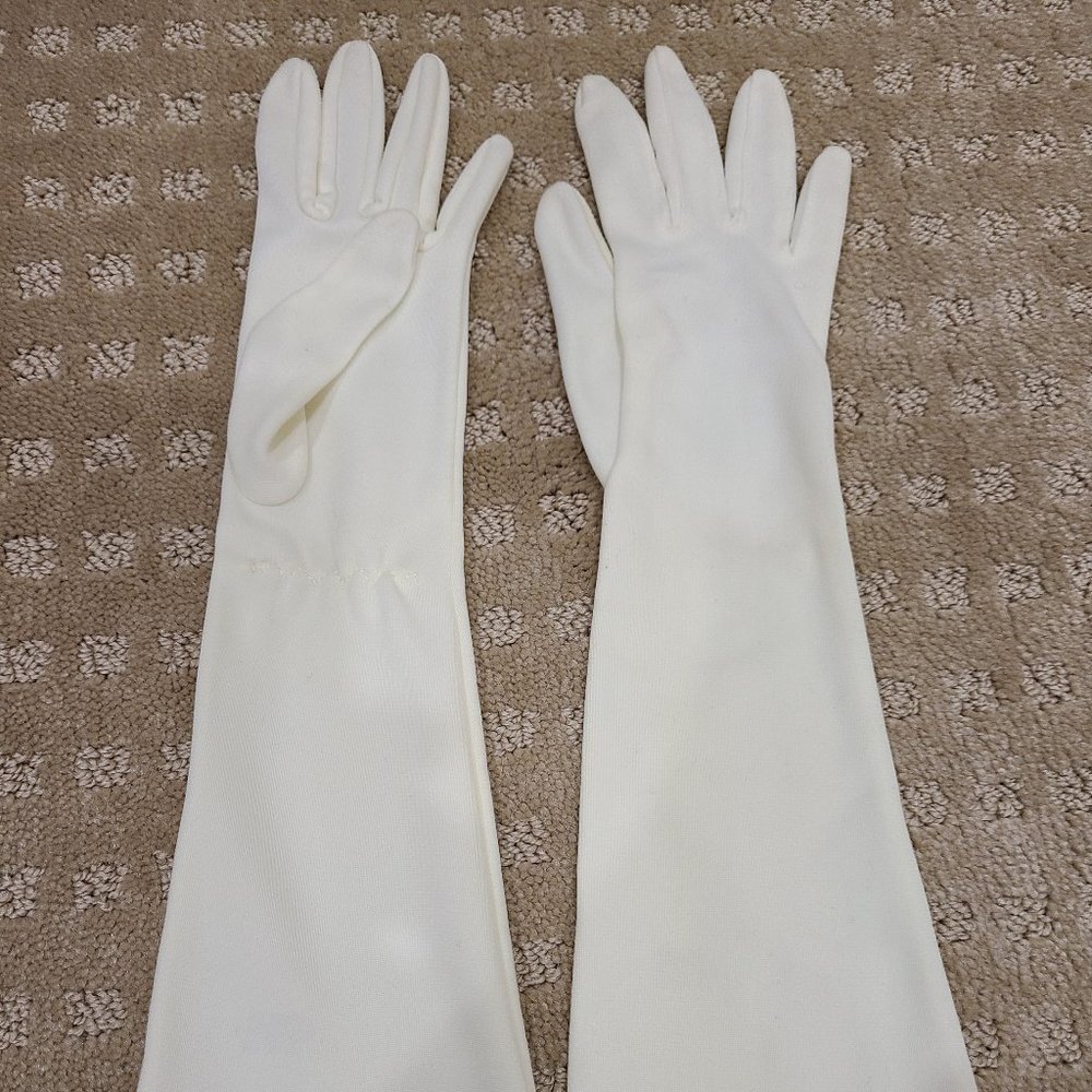 Vintage 1950’s Ladies Elbow Length Off-Whi